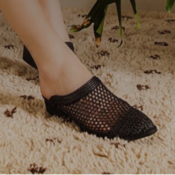 NIB Black Woven Closed Tow Low Heel Mule Clog - Picture 3 of 8